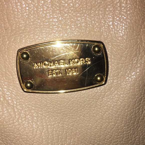 Michael Kors Purse with shoulder strap - Picture 2 of 5